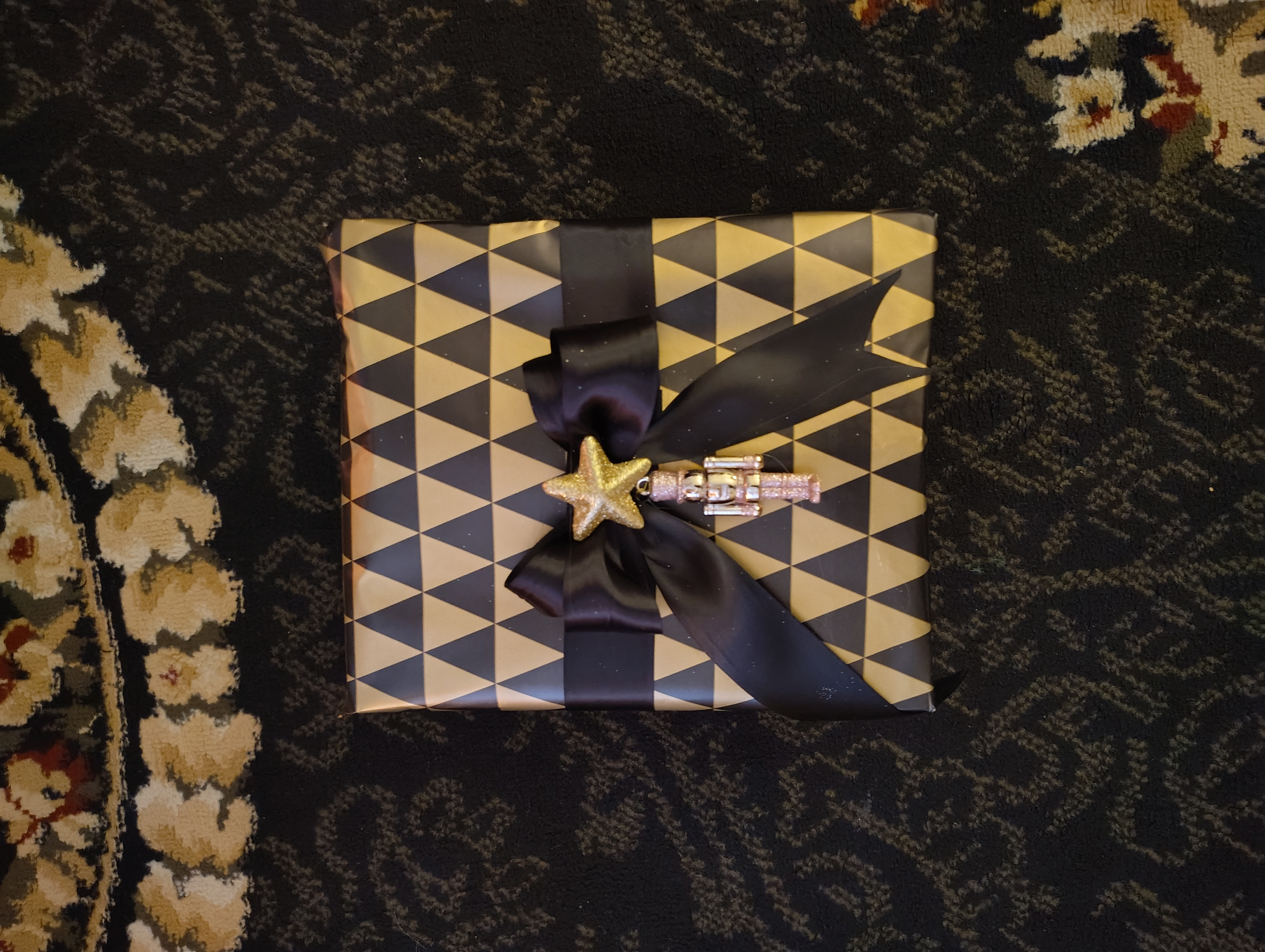 black & gold triangles with black ribbon & drummer orn.2
